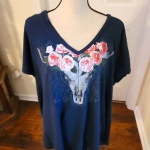 Torrid size 4 tee. Navy with bull skull and flowers.